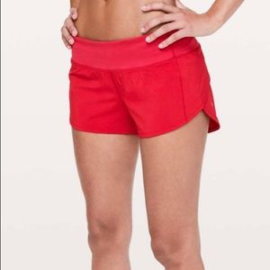 🎈lululemon red hotty hot shorts 2.5”